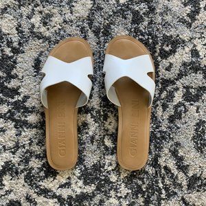 Gianni Bini White Sandals/Slides Size 7M